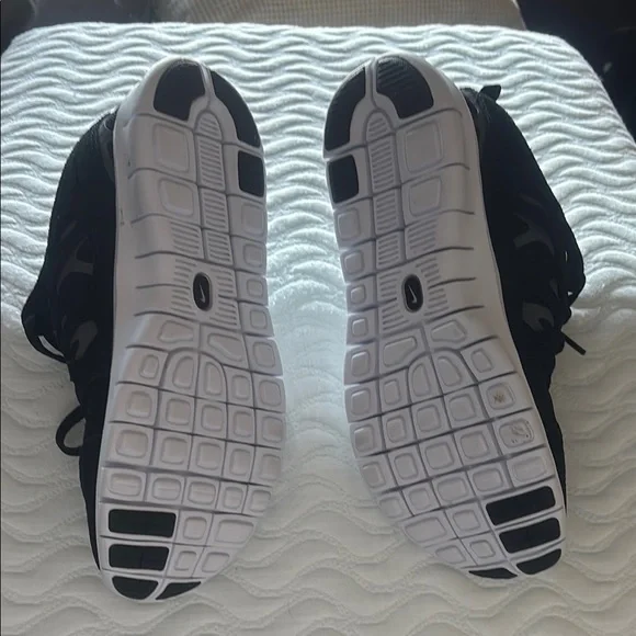 Nike Kid's Free Run 2 Shoes - Black / Dark Grey / White - Picture 6 of 12